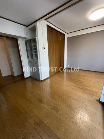 中津リバーサイドコーポC棟の居間・リビング|使いやすい居間です