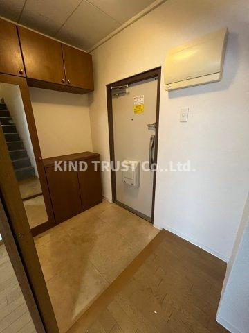 中津リバーサイドコーポC棟の玄関|シンプルで使いやすい玄関です