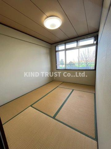 中津リバーサイドコーポC棟の和室|畳の上でゆっくりとくつろげる和室です