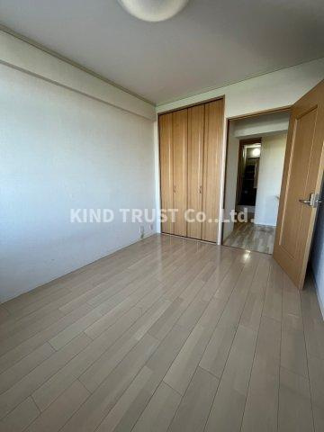 中津リバーサイドコーポC棟の居間・リビング|こちらのリビングで趣味の時間をお楽しみください