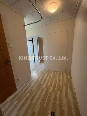 中津リバーサイドコーポC棟の居間・リビング|こちらのリビングで趣味の時間をお楽しみください