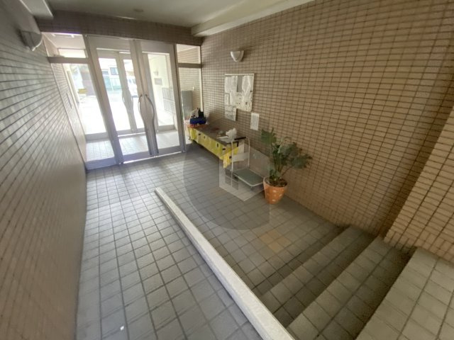 第5大原マンションのロビー
