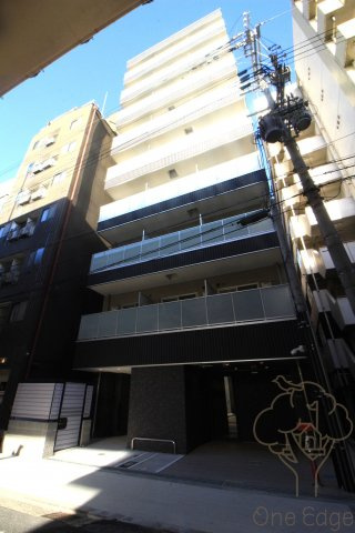 MAXIV CROS大阪十三の外観