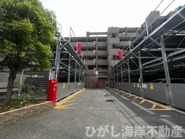 ライオンズマンション湘南緑が浜の駐車場|敷地内駐車場