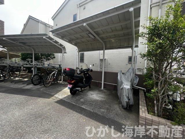 ライオンズマンション湘南緑が浜の駐車場|敷地内駐輪場とバイク置き場