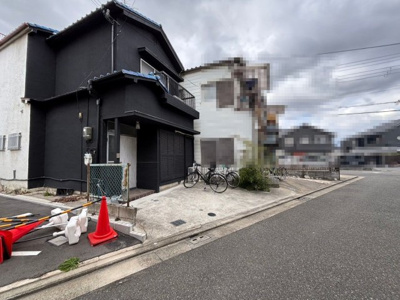 【前面道路含む現地写真】 | 大野芝町　中古戸建 | 収納もあるので、家族の思い出も大切にしまっておけますね！