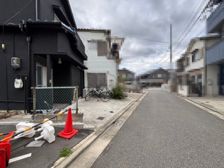 【前面道路含む現地写真】 | 大野芝町　中古戸建 | 洋室、和室ございますのでお好みに合わせてご使用いただけますよ♪