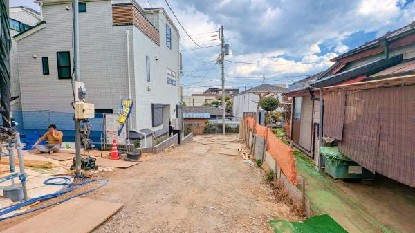 横浜市鶴見区岸谷２丁目の新築一戸建の前面道路含む現地写真|同仕様物件のご案内をさせて頂きます。
お車でご自宅まで送迎承ります。