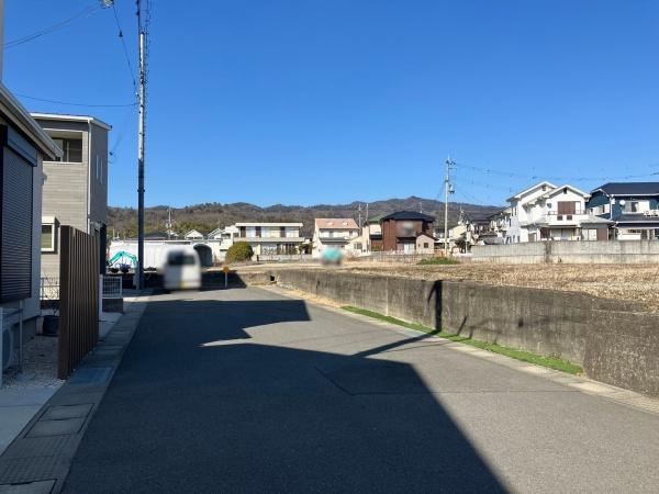 岩出市野上野　土地の前面道路含む現地写真