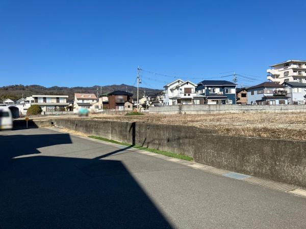 岩出市野上野　土地の前面道路含む現地写真