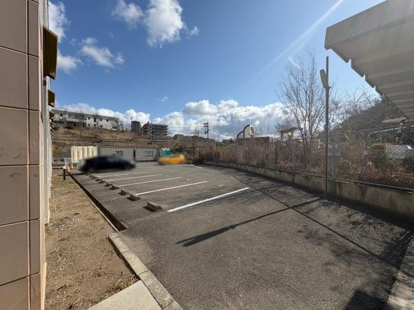 アゼリアの駐車場