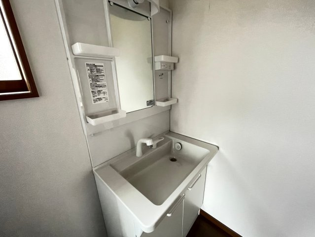 中古住宅白子町中里の独立洗面台