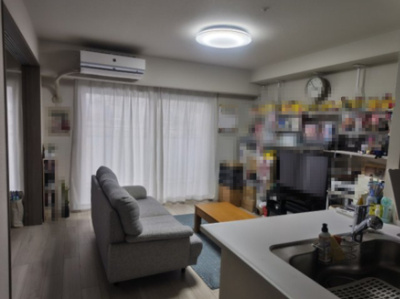 【居間・リビング】 | プレサンスロジェ住之江レジデンス | 窓から陽光が降り注ぐリビング・ダイニング・キッチン。 家族が集うにふさわしいゆとりある空間です。