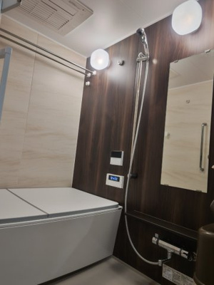 【浴室】 | プレサンスロジェ住之江レジデンス | シンプルですっきりとまとまったバスルームは、普段のお掃除も楽々。
機能性と利便性を併せ持っています。