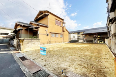 【前面道路含む現地写真】 | 城陽市市辺五島　注文住宅　建築条件付き　土地 | 【参考プラン情報】
駐車1台可能。前面T字路ですので車の運転が苦手な方も安心です(^^♪