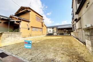 【前面道路含む現地写真】 | この敷地だと「どれくらいの建物が建つの」「建物価格はどれくらい？」お客様の知りたいをハウスアドバイザーがお応えします。