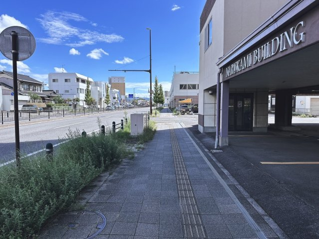 鳴神ビルの周辺