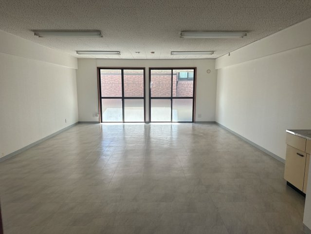 鳴神ビルの内装