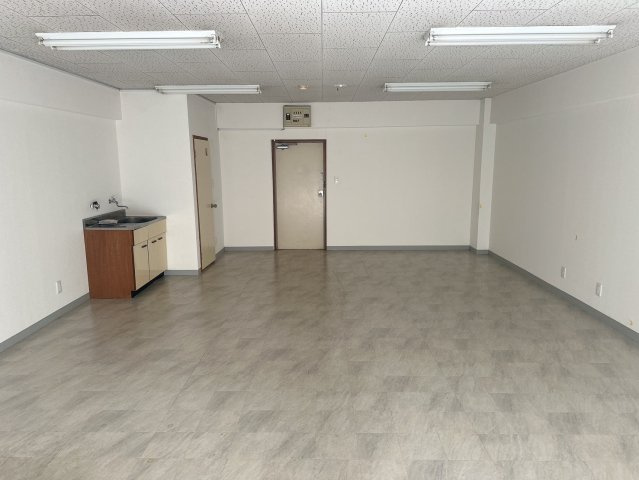 鳴神ビルの内装