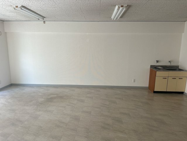 鳴神ビルの内装