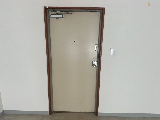 鳴神ビルの内装