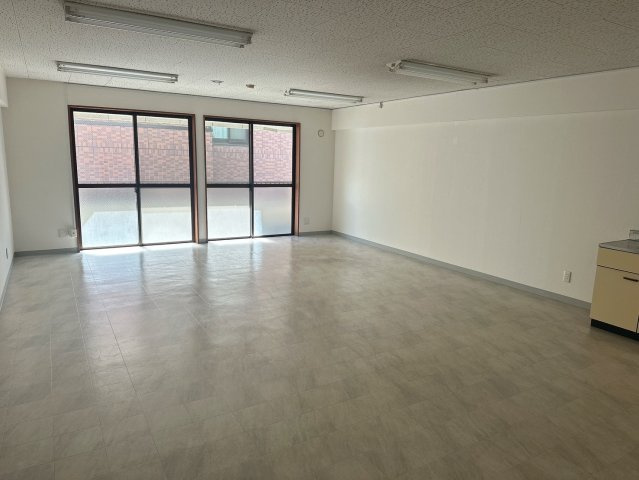 鳴神ビルの内装