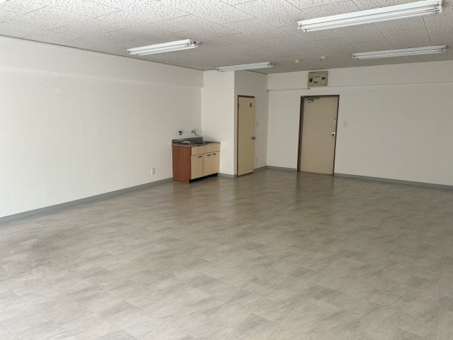 鳴神ビルの内装