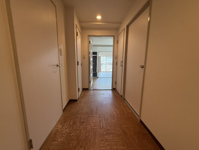 ハイツ伏見桃山のロビー