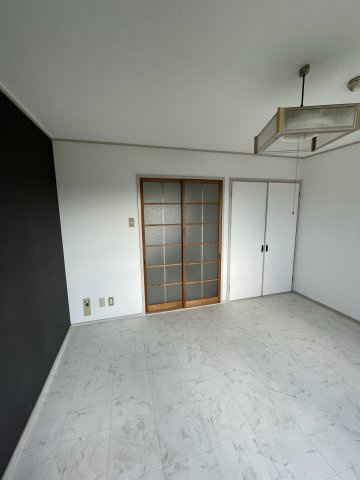 山口ハイツの洋室