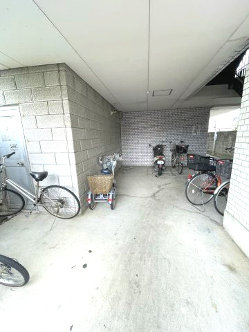 山口ハイツの駐車場