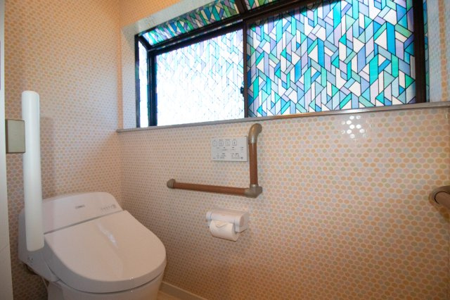 足利市東砂原後町の中古一戸建のトイレ|こちらは、1階のトイレになります。安心安全なバリアフリー仕様になっております(^ ^)