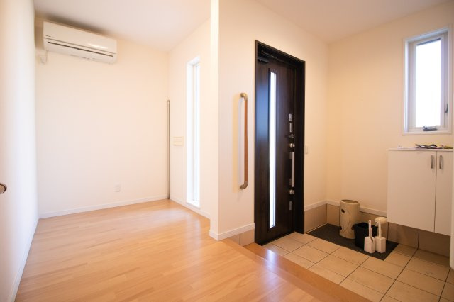 足利市東砂原後町の中古一戸建の玄関