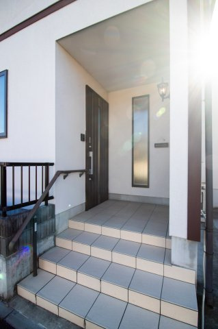 足利市東砂原後町の中古一戸建の玄関