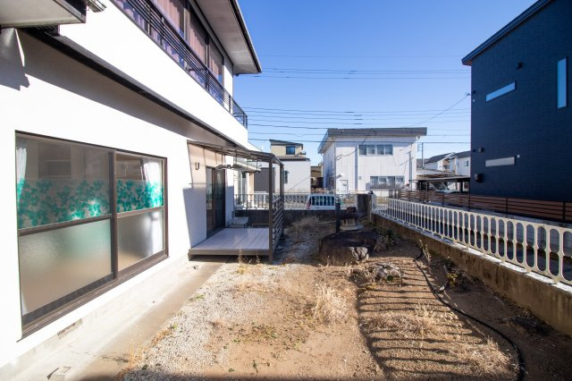 足利市東砂原後町の中古一戸建の庭|ガーデニングや家庭菜園もお楽しみいただける広さのお庭となっております！
