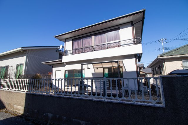 足利市東砂原後町の中古一戸建の外観|南向きで陽当たり良好です(^_^)