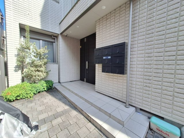 メッツァ・杉のエントランス|★セキュリティも安心なオートロック★