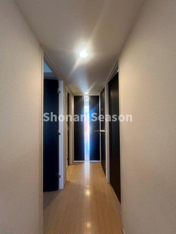 【内装】 | リビングから自然光差し込む明るい室内をぜひ現地にてご覧ください♪