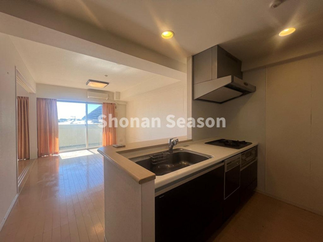 【キッチン】 | リビング全体が見渡せる対面キッチンは、コミュニケーション良好◎