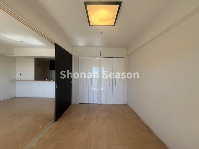 【居間・リビング】 | リビング繋がりの洋室を開放すれば広々一体利用することができます！