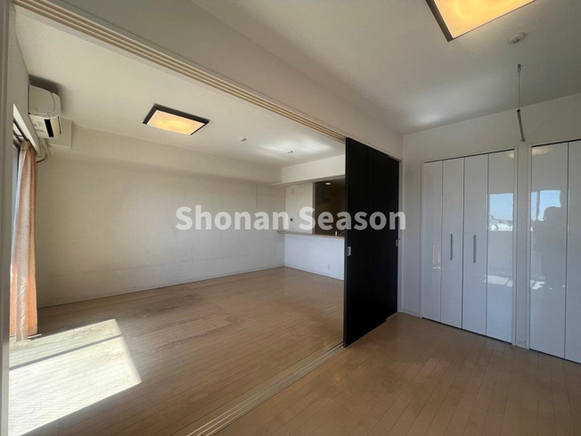 【内装】 | 幅広い世代に馴染む全室フローリング◎お掃除も楽々ですよ♪