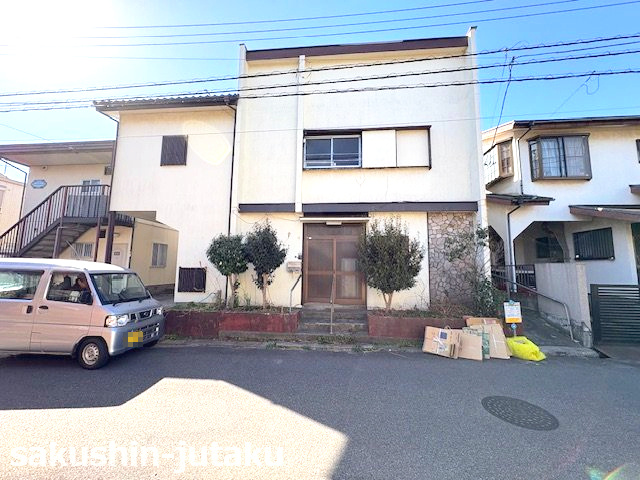 八千代台東１丁目　売地の外観|八千代台東１丁目　売地　古家あり　建築条件なし　八千代台駅徒歩５分　52.4坪の整形地　北東側4.5ｍ公道面　間口約13ｍ　第一種住居地域　60％/200％