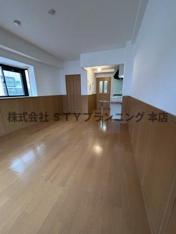 仲介手数料０円！HIRO尾頭橋の居間・リビング