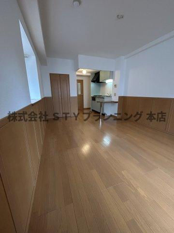 仲介手数料０円！HIRO尾頭橋の居間・リビング