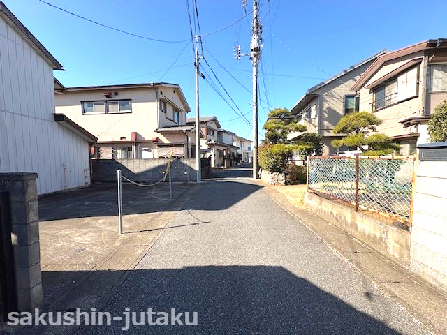 萱田町　売地の前面道路含む現地写真|北側公道面　間口約8.9ｍ