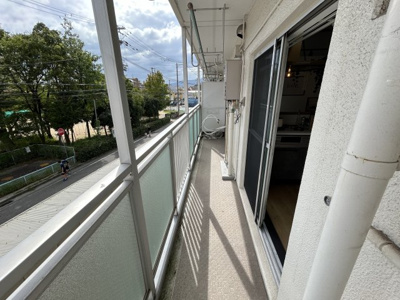 【バルコニー】 | 仁川リバーサイドハイツA棟 | 開放的で明るい空間を演出してくれるバルコニーです