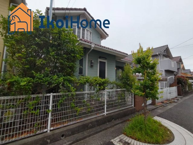 神戸市西区樫野台　中古一戸建のエントランス|弊社独自で毎月５組限定「人気オプション３点パック」カーポート・バルコニー・ウッドデッキを１万円で取付