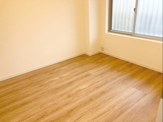 東峰マンション長者原の洋室|シンプルで使い勝手の良い約5.6帖の洋室です！