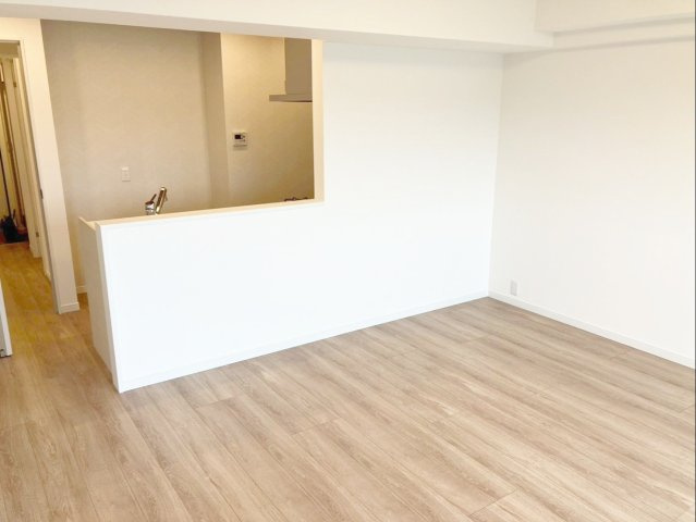 東峰マンション長者原の居間・リビング|家事をしながらリビングの様子が確認できる対面式キッチンです！