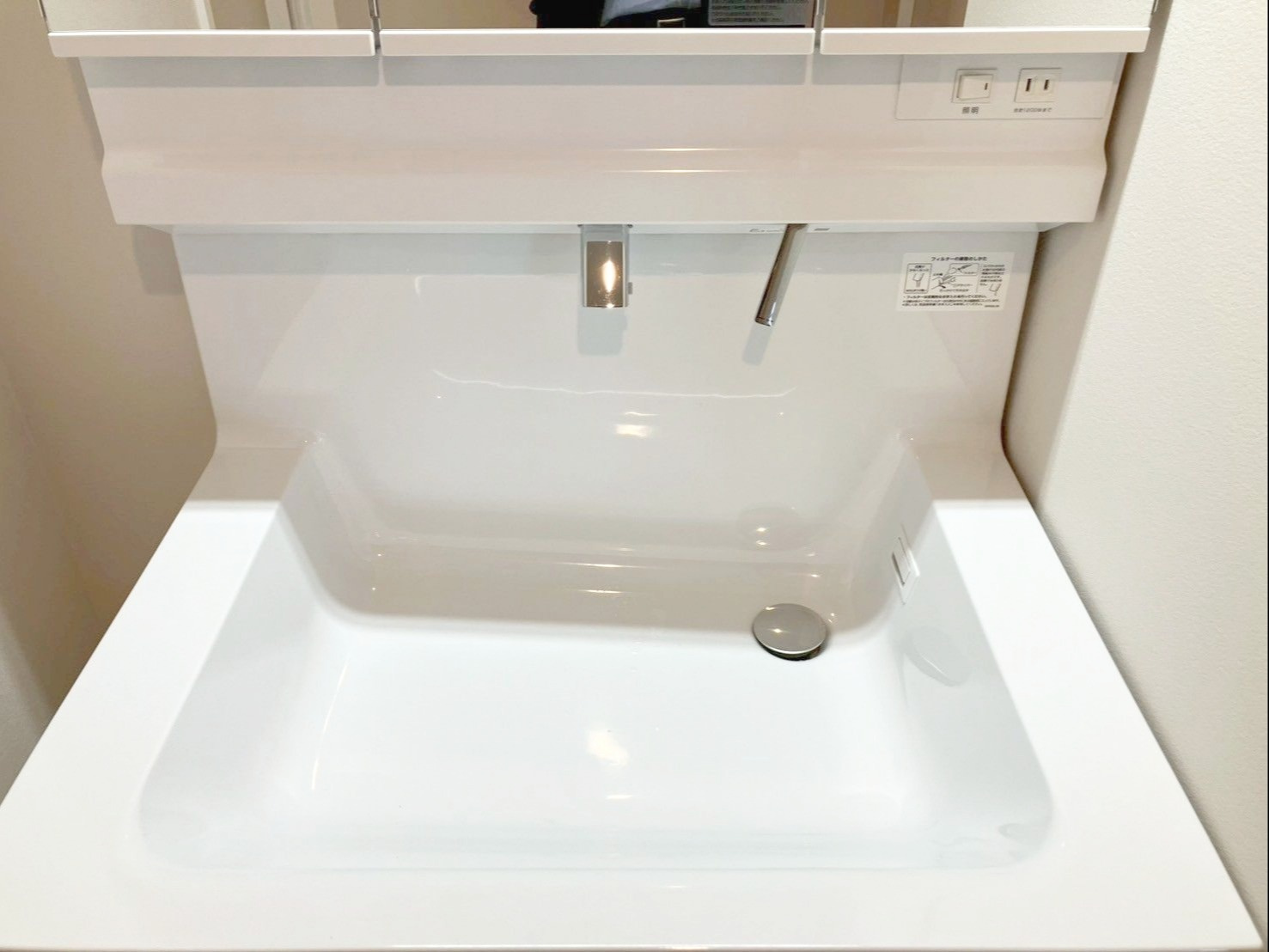 東峰マンション長者原の洗面所|水栓の根本に水や汚れが溜まりにくいハイバックタイプの洗面台！