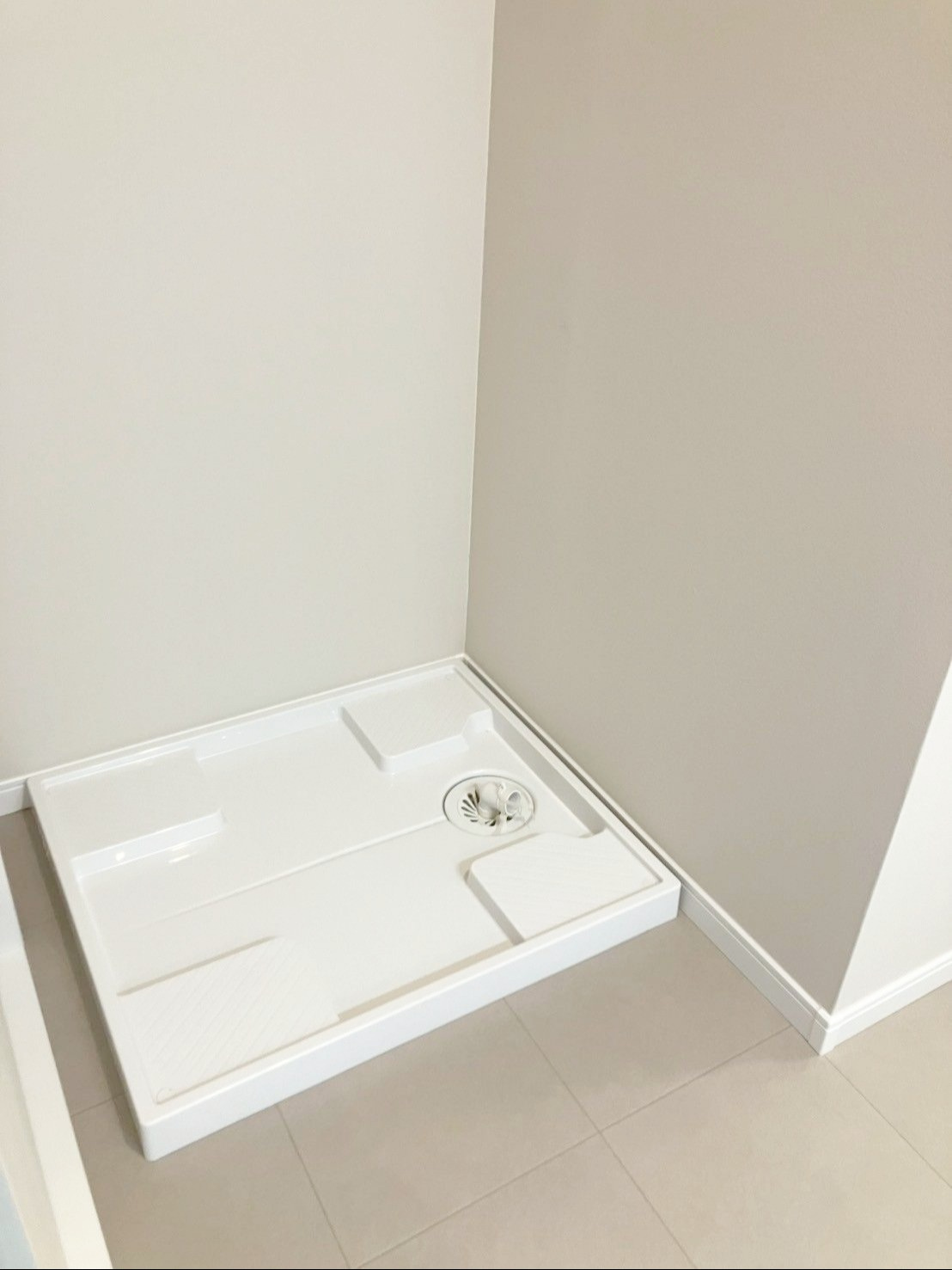 東峰マンション長者原のランドリースペース|洗濯機防水パン新規交換済みです！